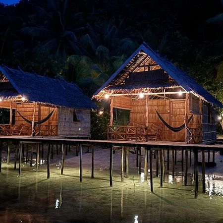 Nyande Raja Ampat Hotell Pulau Mansuar Exteriör bild